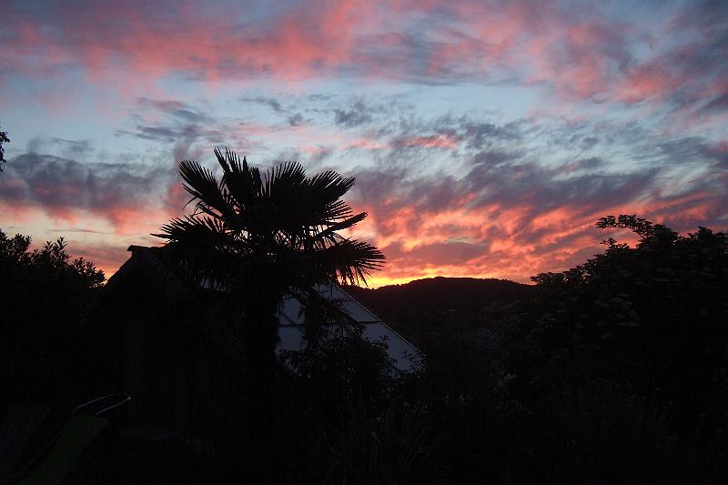 2011-05- (1134).JPG - Es ist 5 Uhr morgens - die Sonne erhebt sich langsam in einem himmlischen Feuerzauber